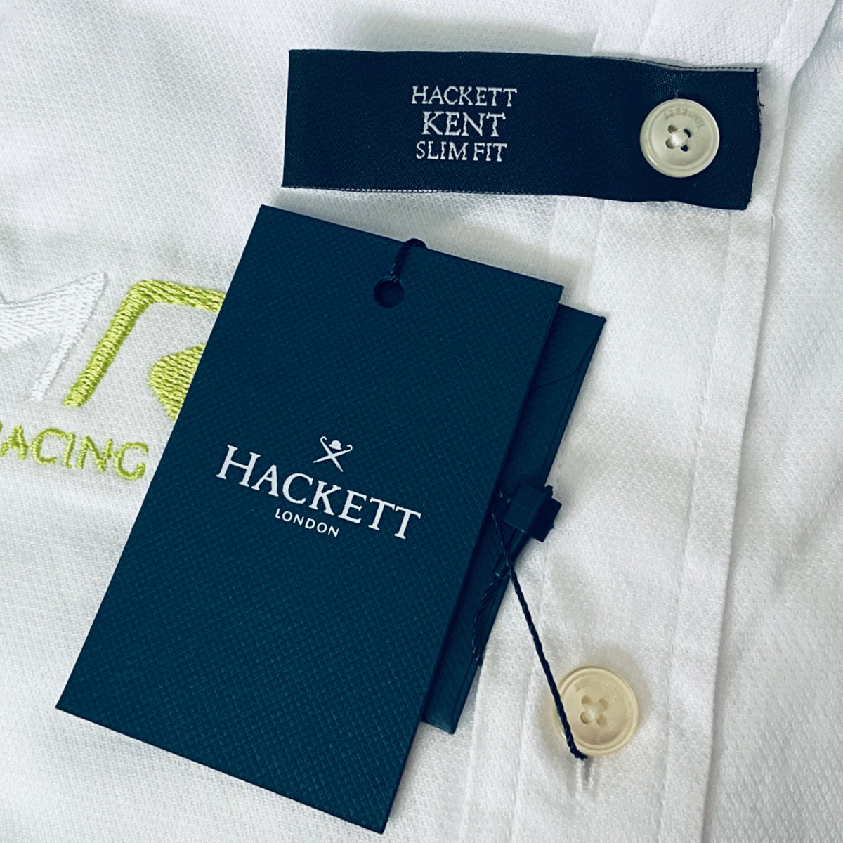 Long-sleeve team shirt with white fabric and navy Hackett London slim-fit neck label