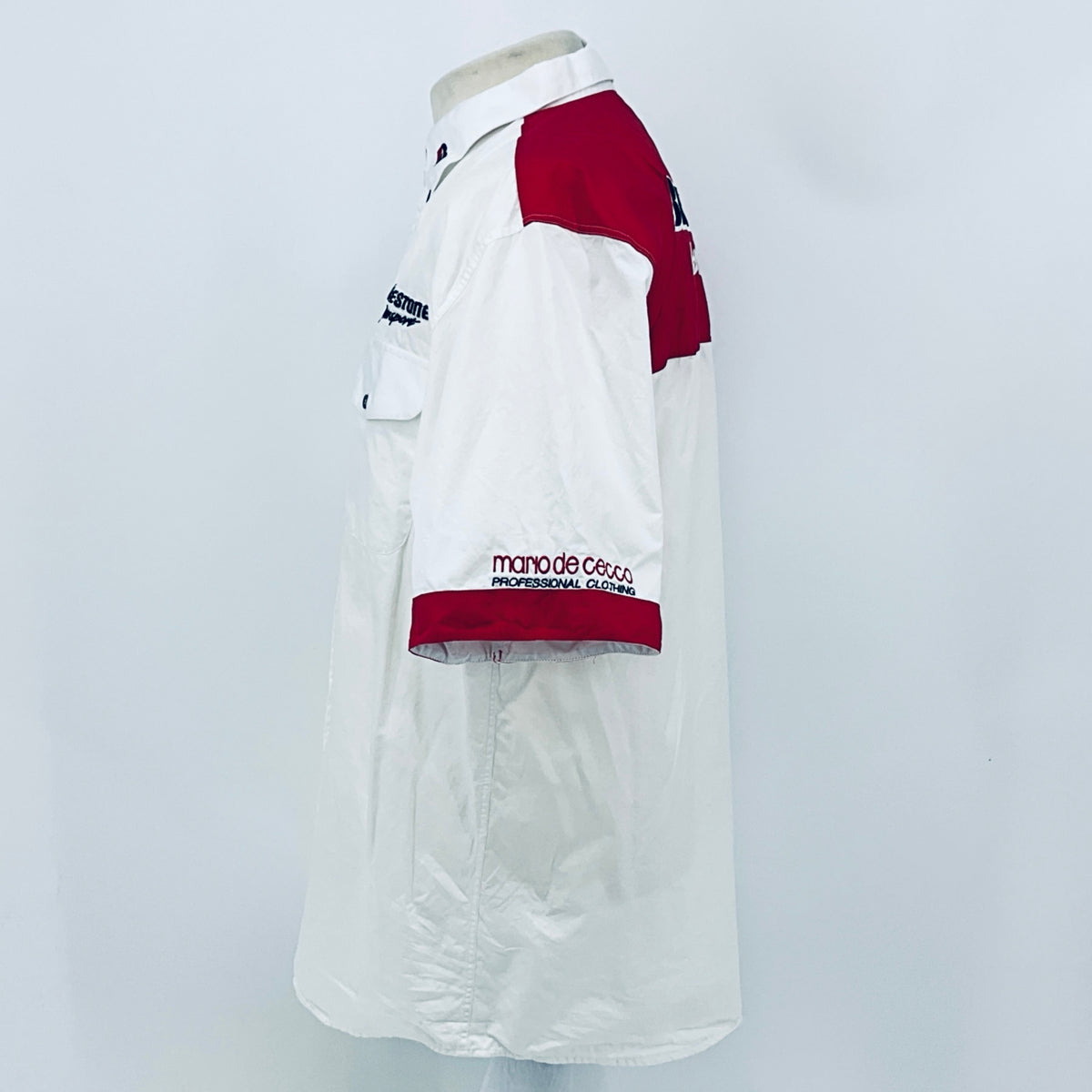 White short-sleeve shirt with maroon side panel and maroon hem band, small chest logo.