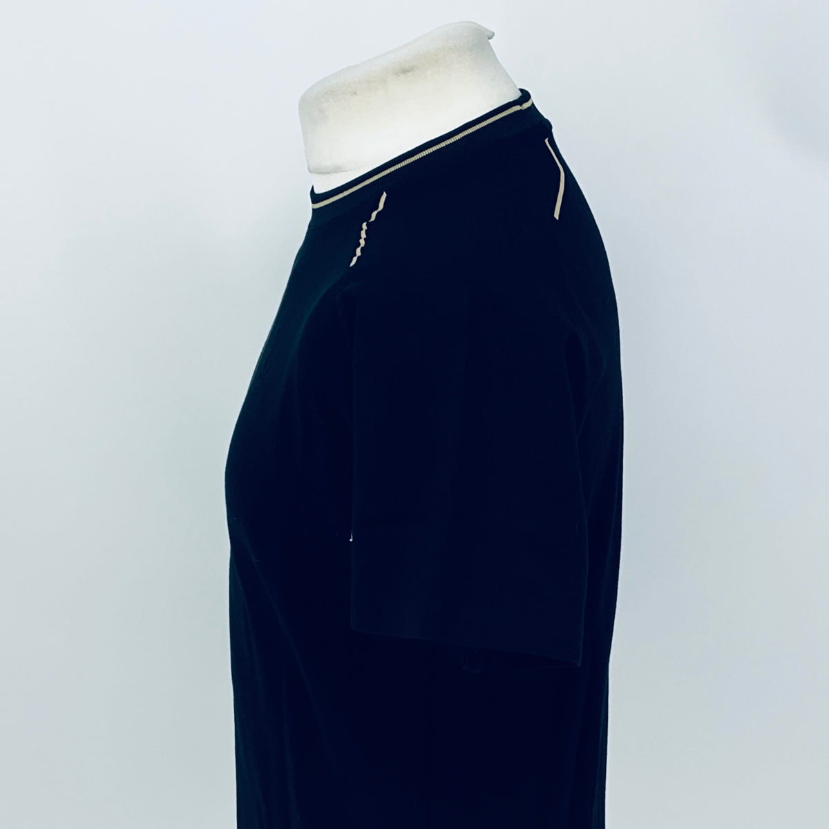 Dark navy crew-neck T-shirt with contrast collar trim and left chest Puma-style logo